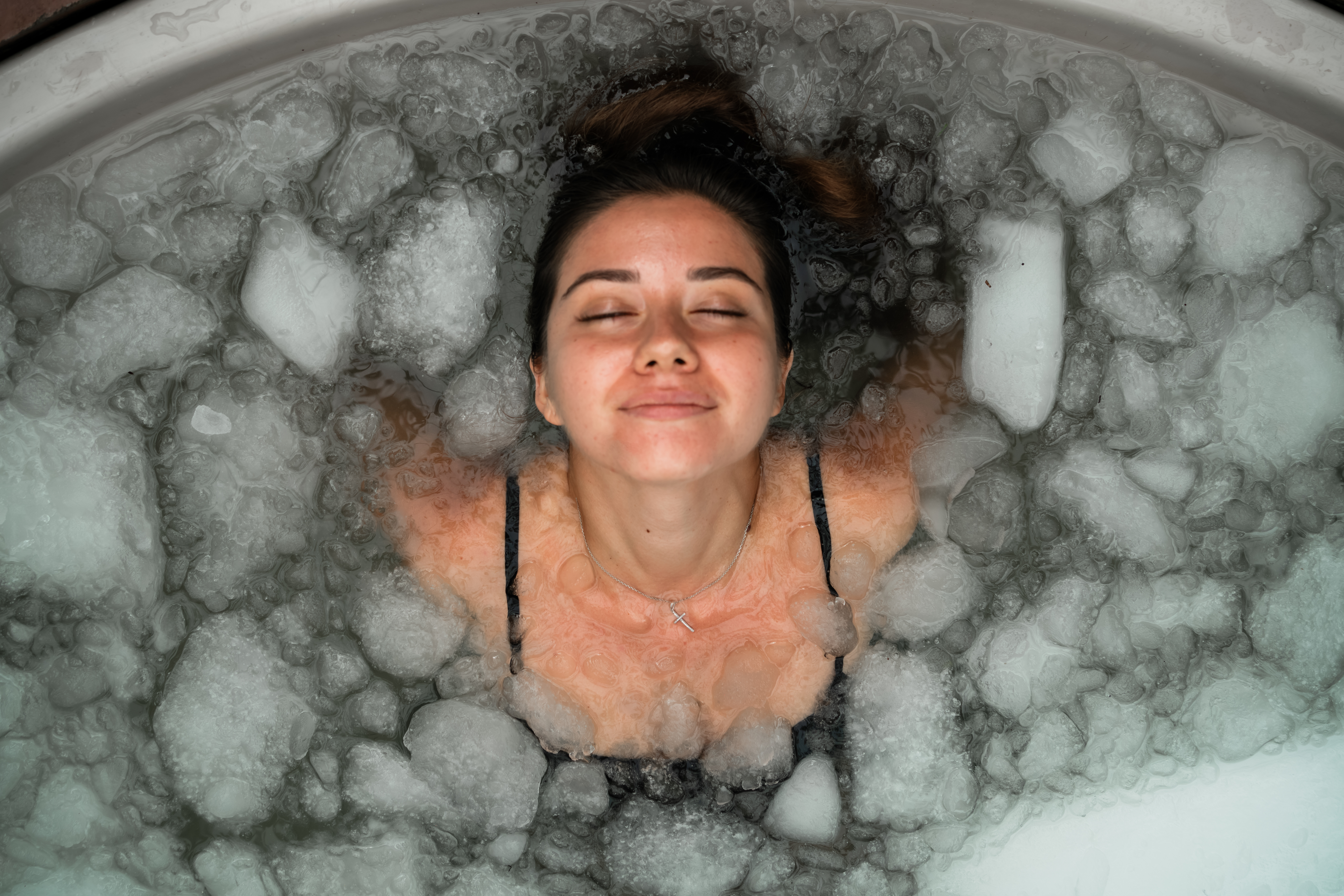 Doctor separates fact from fiction on cold plunges and red light therapy