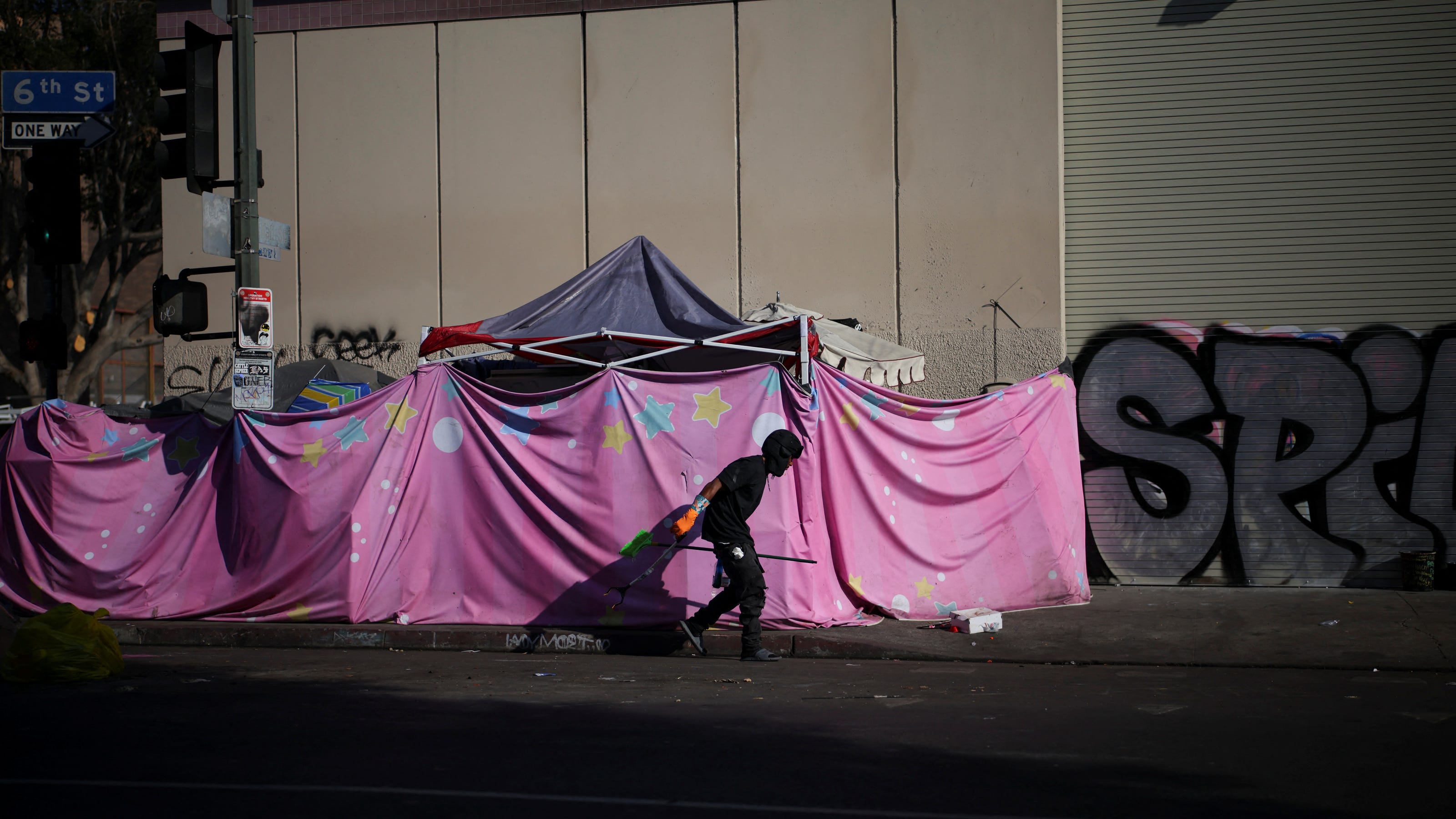 LA County sees drop in homeless deaths, the first in 10 years
