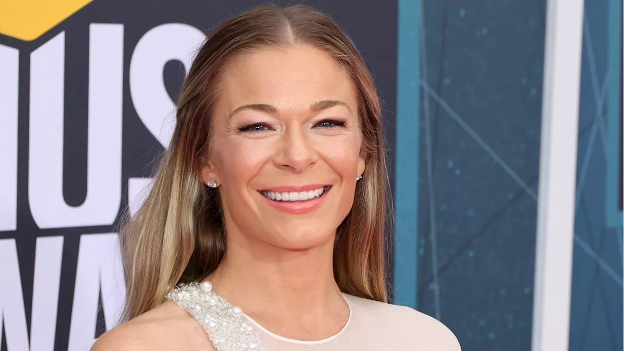LeAnn Rimes had a $10,000 treatment after her teeth fell out mid-concert