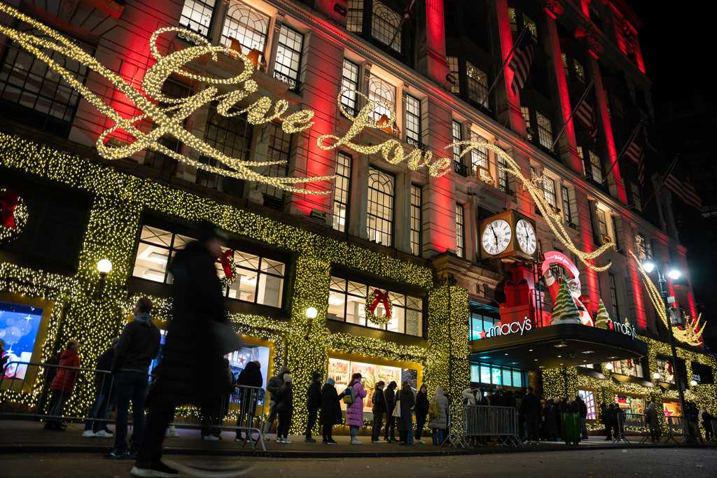 Mental health evaluation ordered for Mass. woman accused of stabbing tourist in Manhattan Macy's