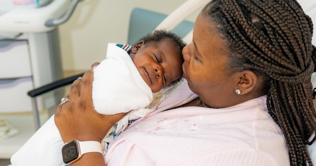 Texting mamas: New $13M grant fuels expansion of SC lifeline into NC to get mothers help