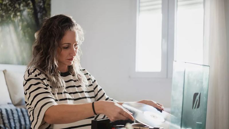 How Analog Tech & Hobbies Affect Your Mental Health