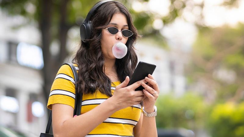 Study reveal why chewing gum might actually help with focus and stress relief