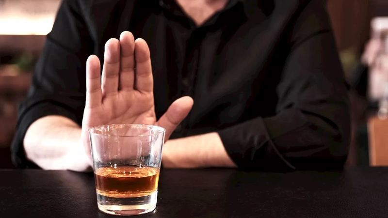 Jason Tartick Says He's 'Struggling' With 'Social' Part of Dry January