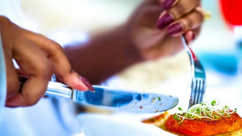 The science of why extrinsic rewards—like dieting—can kill long-term motivation.