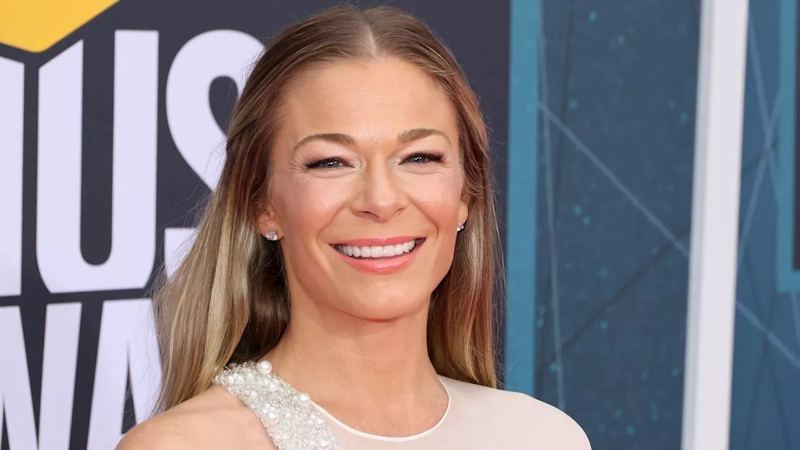 LeAnn Rimes had a $10,000 treatment after her teeth fell out mid-concert