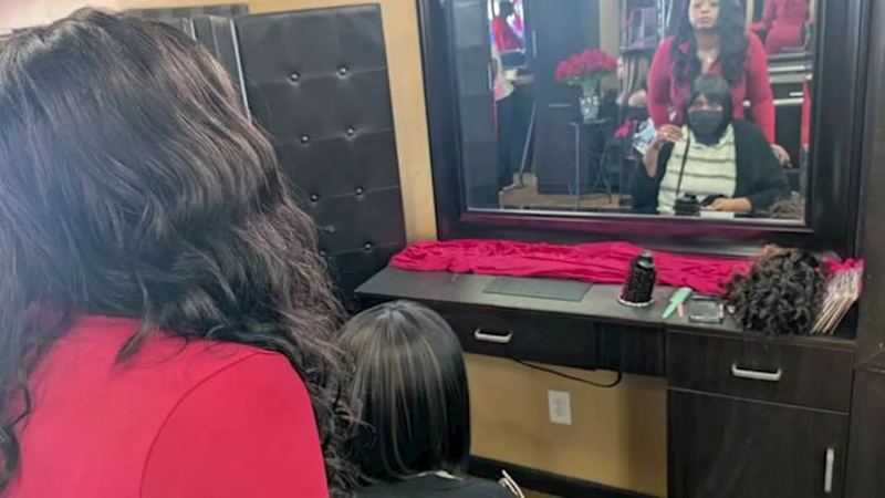 Jacksonville hairstylist gives away more than 100 wigs to women undergoing cancer treatment