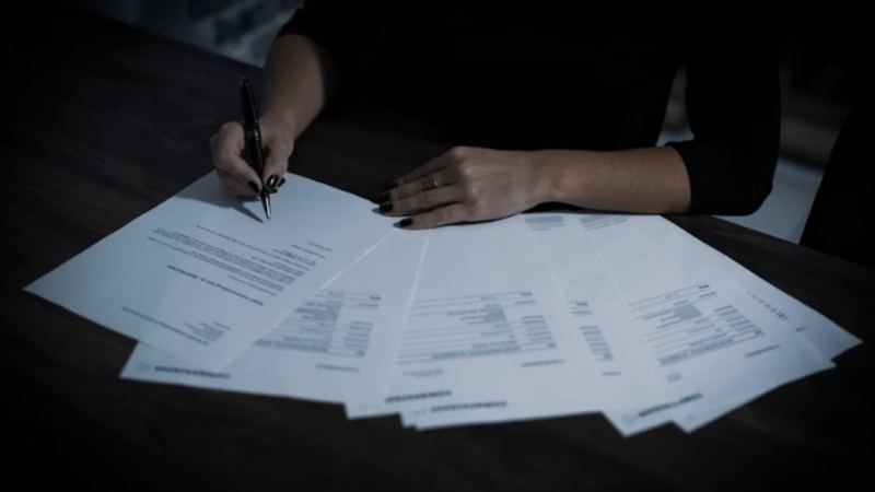 Kotek Swings Ax at Red Tape Choking Oregon Behavioral Health