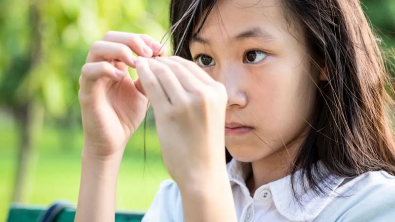 Hair-pulling and trichobezoars: What parents should know.