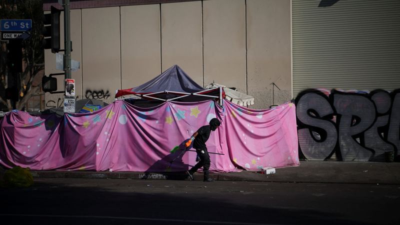LA County sees drop in homeless deaths, the first in 10 years