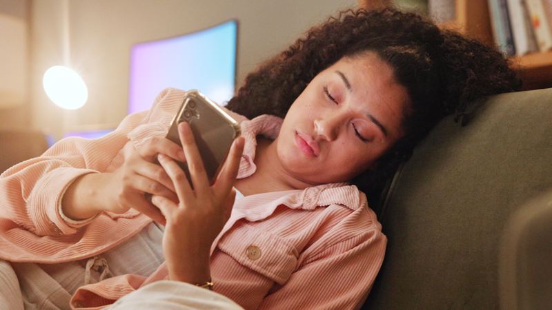 6 signs you spend too much time on your phone — and 3 steps to kick off a ‘digital detox’