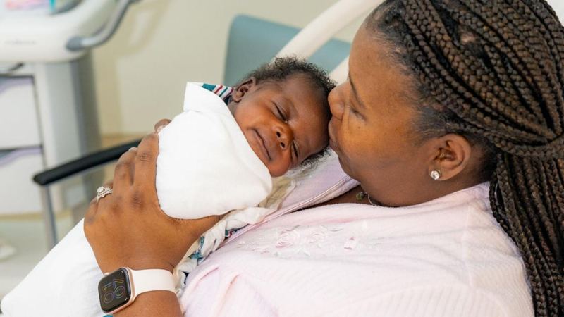 Texting mamas: New $13M grant fuels expansion of SC lifeline into NC to get mothers help