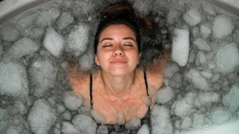 Doctor separates fact from fiction on cold plunges and red light therapy
