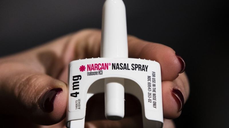 Is naloxone less effective when fentanyl is mixed with nonopioid drugs?